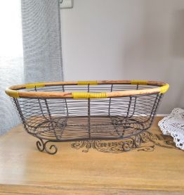 Panier rotin et fer. 