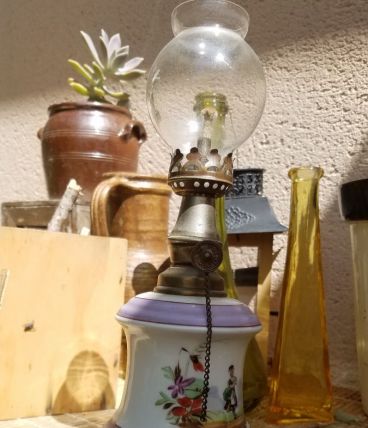 Lampe à pétrole pied en porcelaine 