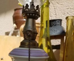 Lampe à pétrole pied en porcelaine 
