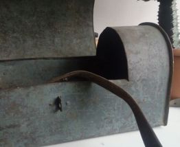 Ancienne malle de plombier en zinc