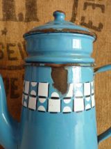 Cafetière ancienne en tôle émaillée bleue lustucru