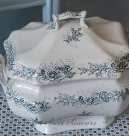 Soupière  ancienn en Longwy modèle Cyrano