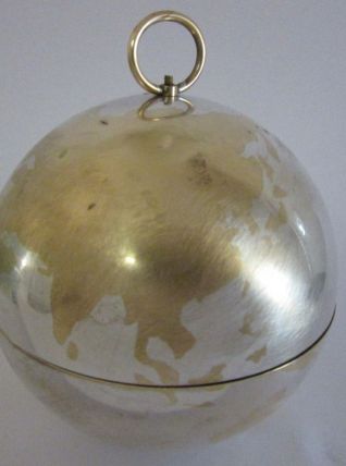 Porte cigarettes globe en métal