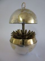 Porte cigarettes globe en métal