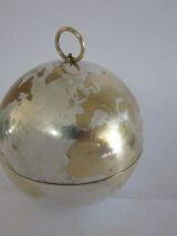 Porte cigarettes globe en métal