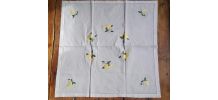 Nappe en coton brodée main  au point "passé empiètant"