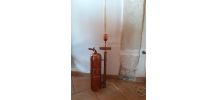 ancien pulvérisateur monté en lampe