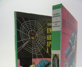 lot 2 bibliothèque verte Hitchcock