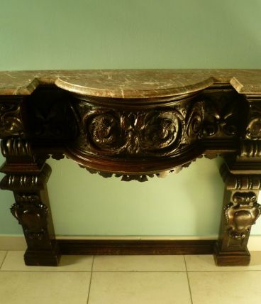 Manteau de cheminée en noyer mouluré – console 19ème