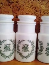 Série de 7 pots ( apothicaire ) en opaIe années 1970