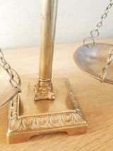 Jolie petite balance en laiton. 