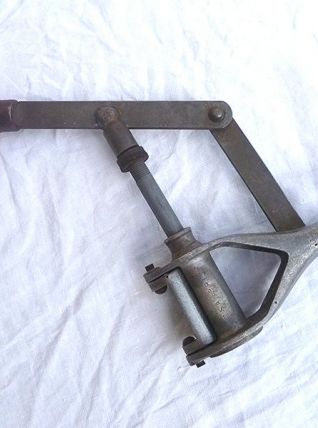 bouchonneuse ancienne  Sambri 