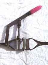 bouchonneuse ancienne  Sambri 