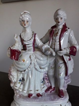 Ancien couple de marquis et marquise en porcelaine