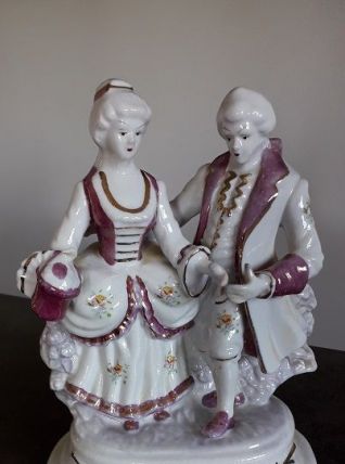 Ancien couple de marquis et marquise en porcelaine