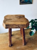 Tabouret ancien en bois brut