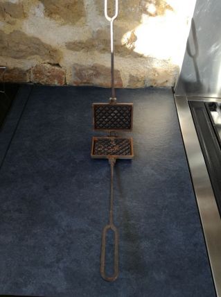Ancien gaufrier en fonte