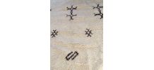 TAPIS BENI OUARAIN MOTIF ETHNIQUE 