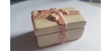 Boite en porcelaine  décor noeud rose