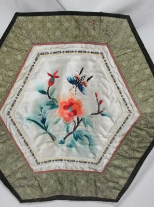 napperon avec broderie sur tissu hexagonal