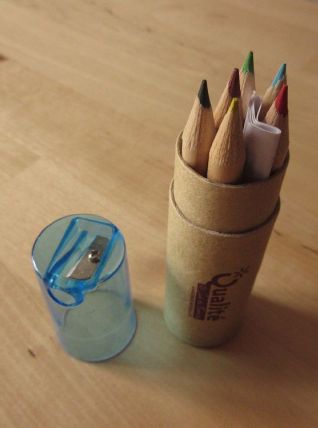 COFFRET  6 CRAYONS DE COULEUR +TAILLE CRAYON