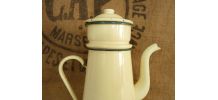 Cafetière ancienne en tôle émaillée jaune pastel