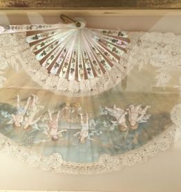 eventail du XIX , monture nacre et passementerie ajourée