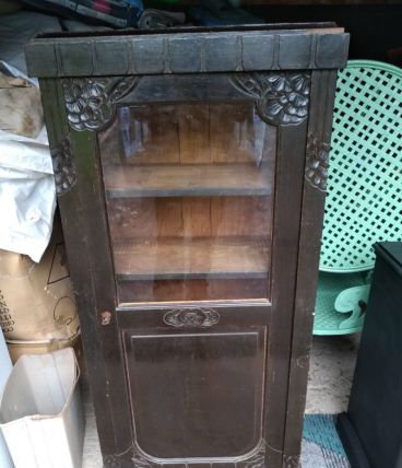 Armoire bonnetière vitrée 