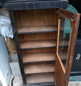 Armoire bonnetière vitrée 
