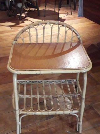 Petite table de chevet en rotin 