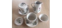 2 tasses à thé ou infusion et un pichet