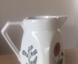 2 tasses à thé ou infusion et un pichet