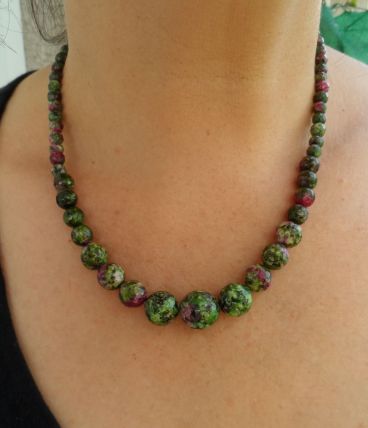 collier pierre rubis zoisite
