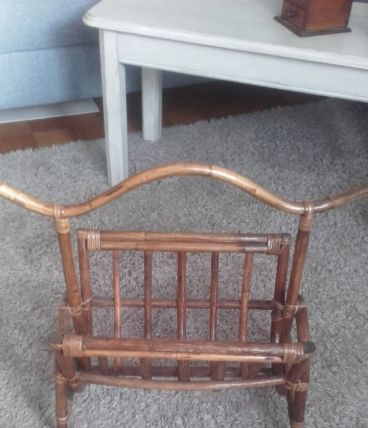 Porte revue rotin