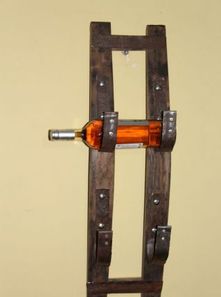 Support  bouteilles à partir de tonneaux recyclés. 