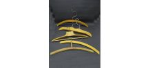 Lot de cintres en bois