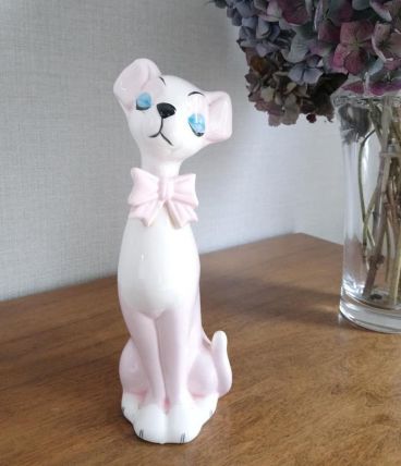 Élégant chat rose 