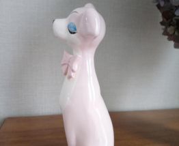 Élégant chat rose 