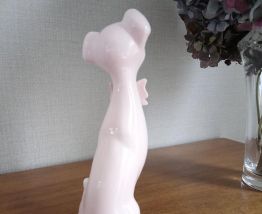 Élégant chat rose 