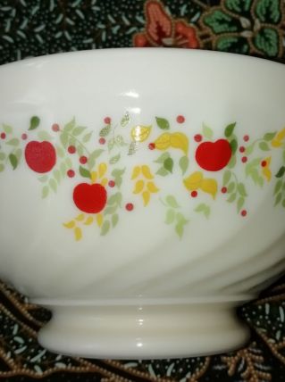 Deux bols Arcopal motif pomme