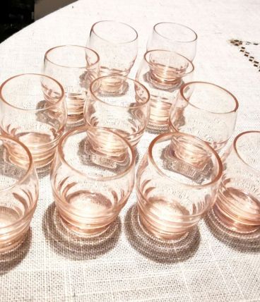 Ensemble de 11  verres à liqueur anciens