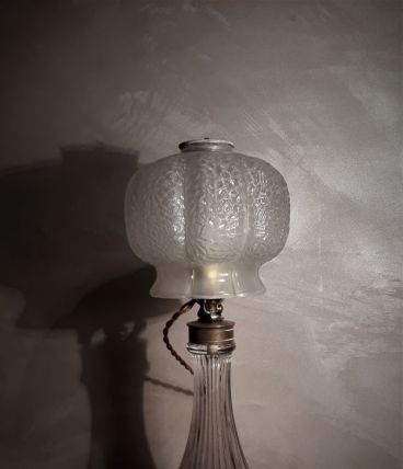 lampe art deco en verre moule  degue  