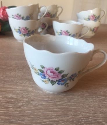 8 tasses porcelaine, décor roses shabby