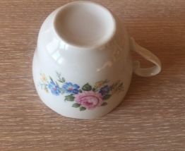 8 tasses porcelaine, décor roses shabby