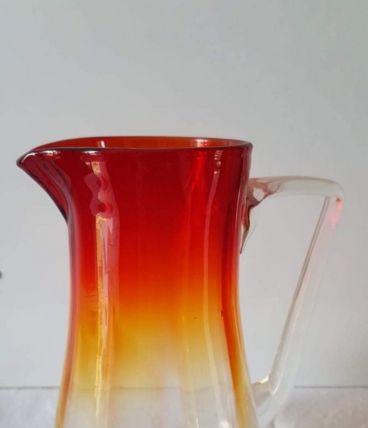Pichet verre flammé rouge, orange, jaune, vintage