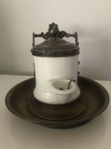 Encrier à pompe en porcelaine et laiton XIXème