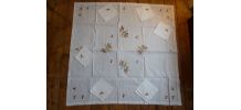 Nappe brodée à la main 143 x 146 cm, 6 serviettes 43 x 43 c 
