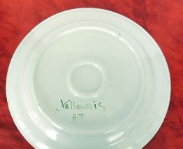 Paire de grandes assiettes Vallauris décor Coqs signées H.T.