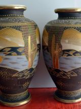 Paire de grands vases Satsuma signés haut. 33 cm