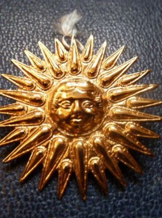 Broche-pendentif Hélios, bronze plaqué or, Musée du Louvre